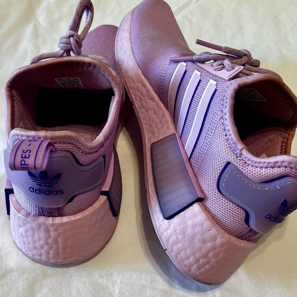 Adidas NMD_R1 Bliss Lilac
Size 6, in Great Condition - Picture 6 of 13